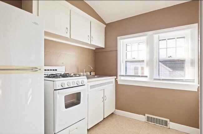 Photo - 916 S Webster St Unit 916 1/2 S Webster St