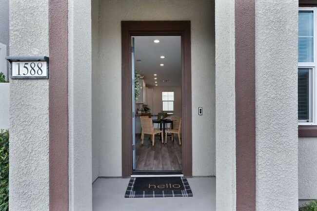 Photo - 1588 Parkside Way