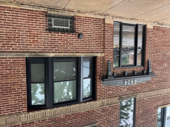 Building Photo - 4404 N Melvina Ave Unit 1R Rental