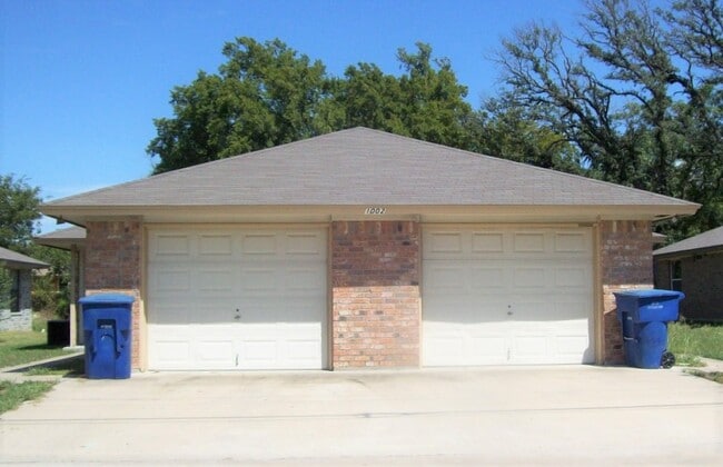 Building Photo - 1002 W Avenue B Unit 2 Rental