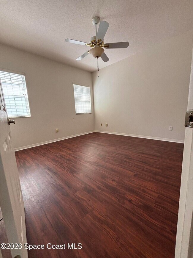 Photo - 940 S Fork Cir