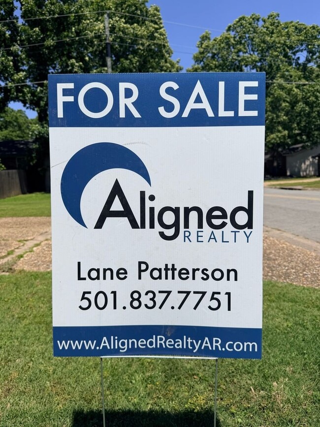 Building Photo - Buy or Lease!