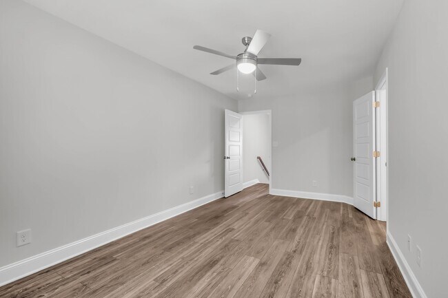 Photo - 217 W Point Dr