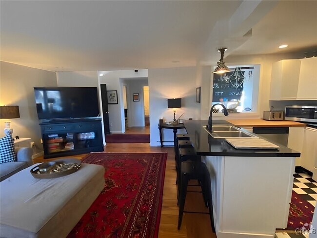Building Photo - 7 Onondaga St Rental