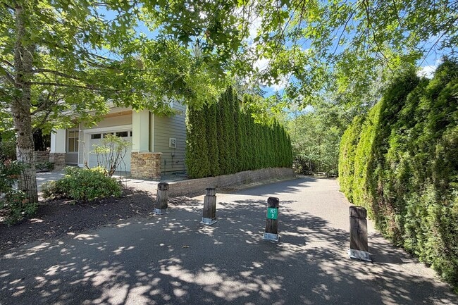 Photo - 3Bd/2.5Ba Redmond Home