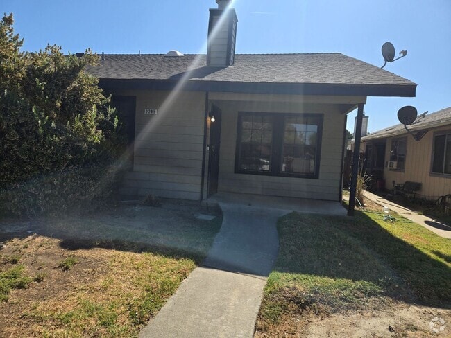 Building Photo - 3 BR 2 BA Available Now Rental