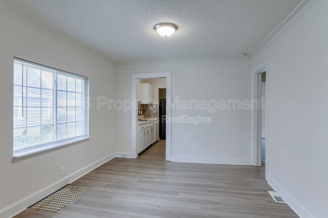 Photo - 6215 S Benton Ave