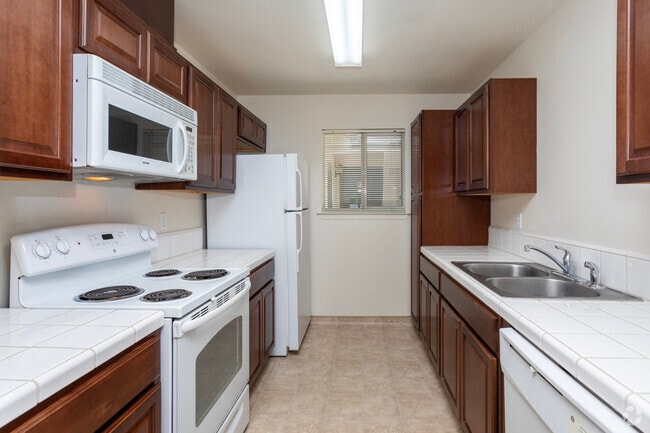 2BR, 1BA - 1000 FT - Cocina - Spruce Pointe