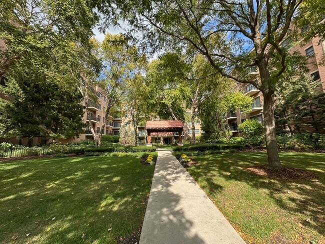 Building Photo - 5100 W 96th St Unit 232