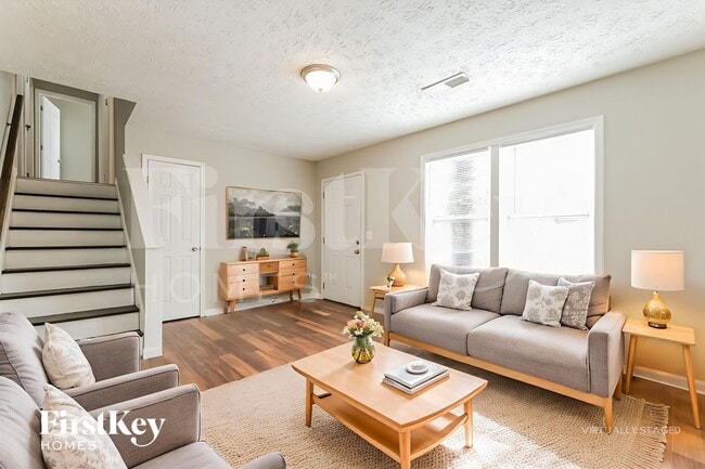 Photo - 680 Springhollow Ln SW