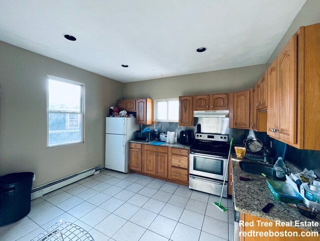 Building Photo - 19 Highgate St