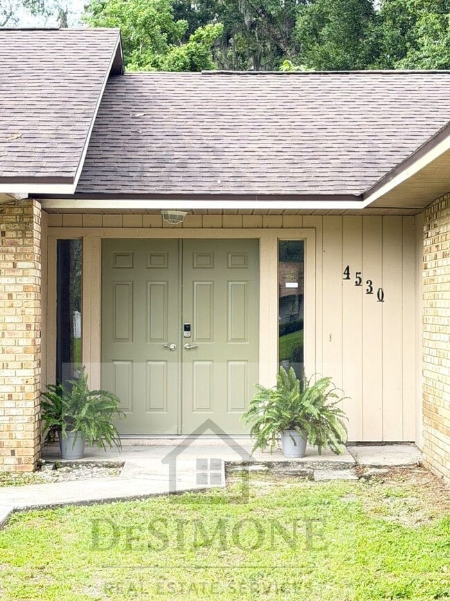 Photo - Charming 3BR Home in Country Oaks – Close to West Marion Hospital, Shopping, Dining & WEC