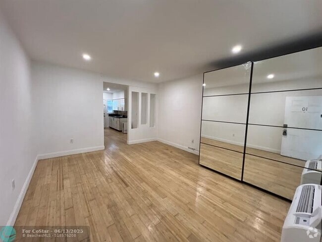 Building Photo - 8080 Tatum Waterway Dr Unit 10 Rental