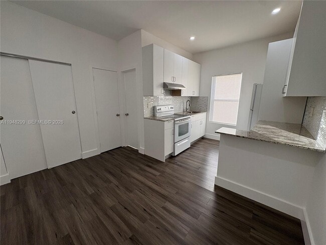 Photo - 3237 SW 4th St Unit 16