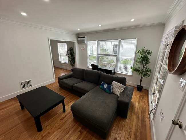 Photo - 214 S Arnaz Dr