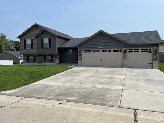 Building Photo - 1118 Baseball Dr Rental