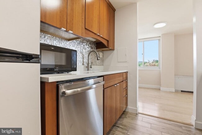 Photo - 4520 King St Unit 804
