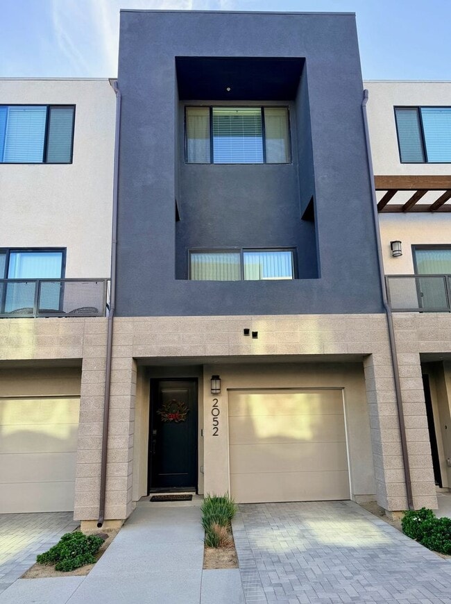 Building Photo - Gorgeous townhome in a new community
