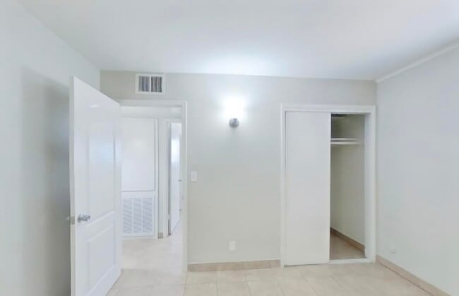 Building Photo - Rebekah Ritter