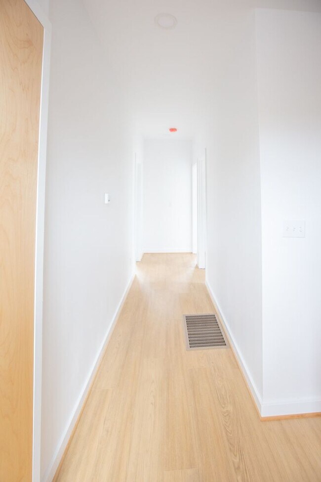 Photo - *** 3 Bedroom New Build In SE ! ONE MONTH ...