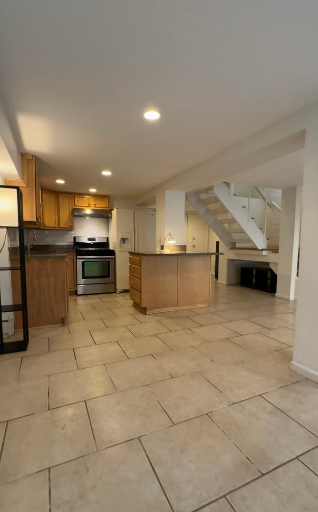 Building Photo - 12 Follen St Rental