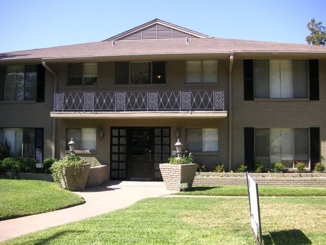 Photo - 4031 Cole Ave