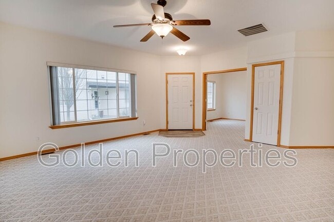 Photo - 503 Whitewater Ln