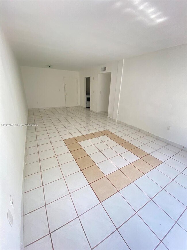 Photo - 605 NW 72nd Ave Unidad 209