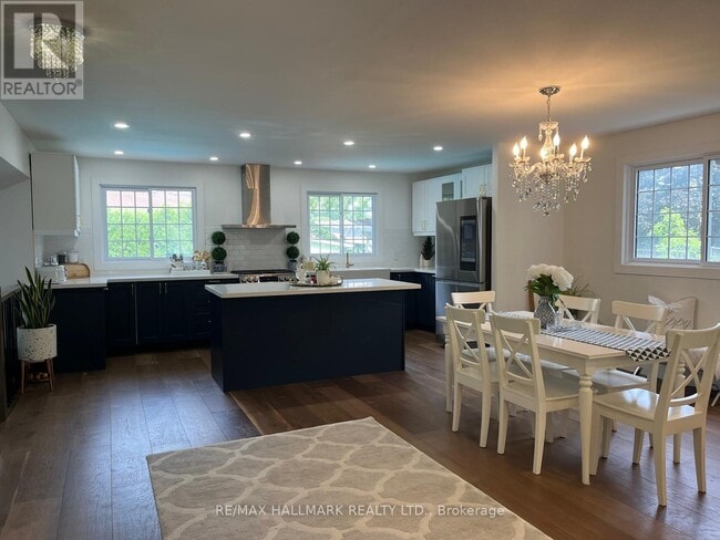 Photo - 6089 Starfield Crescent
