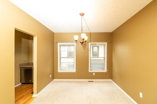 Photo - 461 Averill Ave