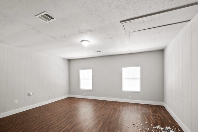 Photo - 13426 Edgeboro St