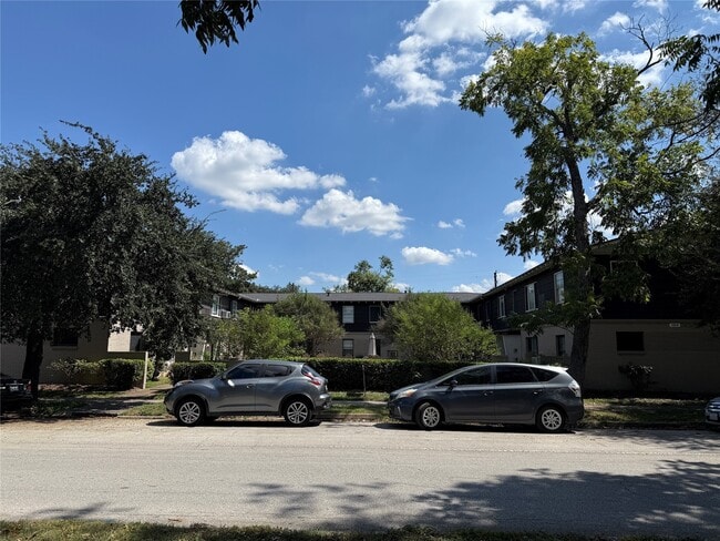Building Photo - 1314 Heights Blvd Unit 3