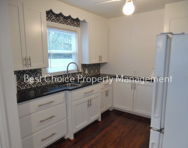 Photo - 811 S B St