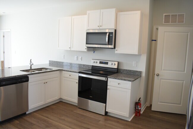 Photo - 471 St Kitts Way