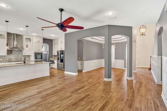 Photo - 1637 Fenton Ave