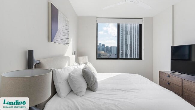 698 NE 1st Ave Unit CMW-1904