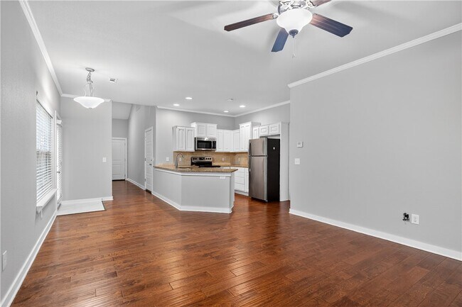 Photo - 2304 SW Juniper Ave