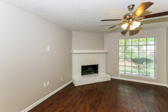 Photo - 8912 Saddlewood Dr
