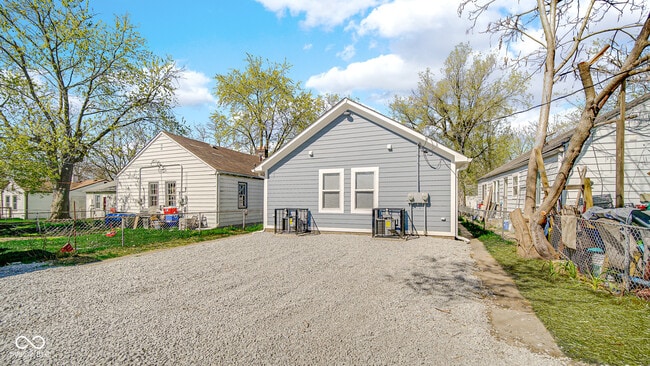 Photo - 263 S Dearborn St