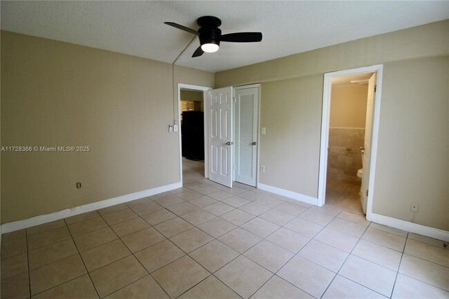 Photo - 2290 NW N River Dr Apartment Unit 12