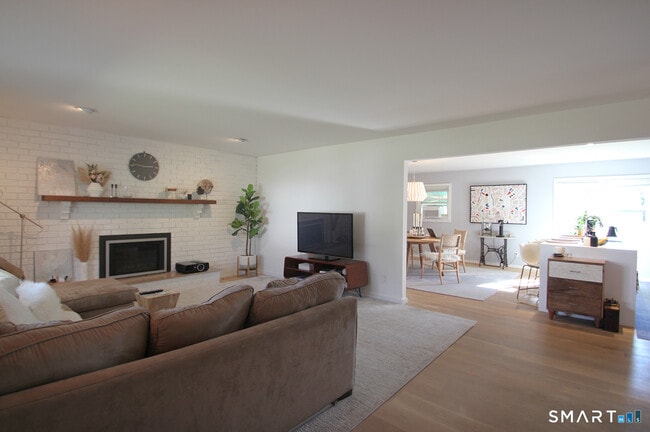 Photo - 83 Quinlan Ave