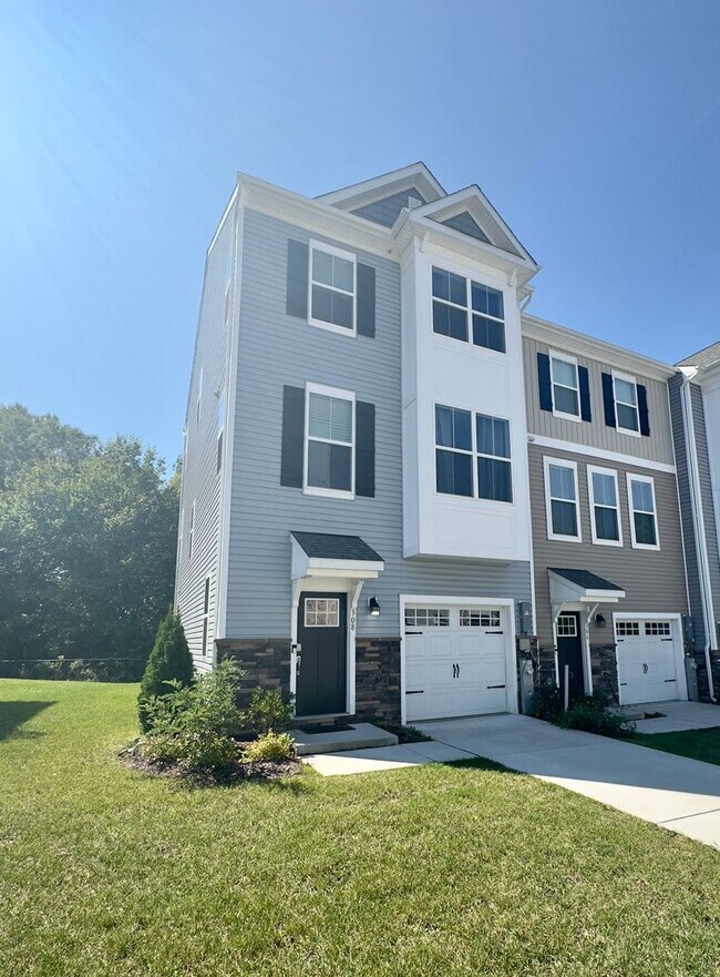 Building Photo - Charming 4 Bedroom/3.5 Bathroom in Essex, MD! Rental