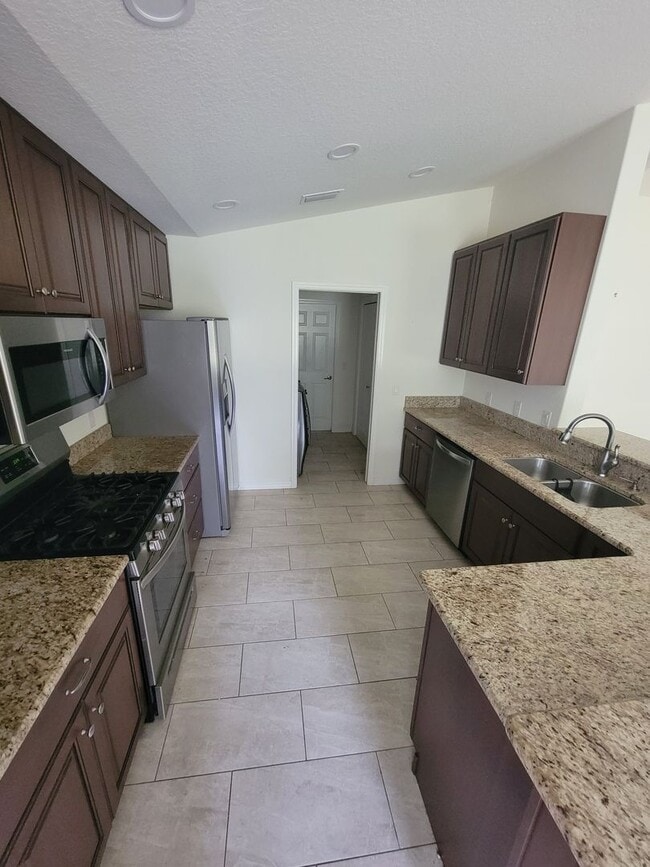Photo - Gorgeous 2/2/2 + Den in Heritage Oaks!!!