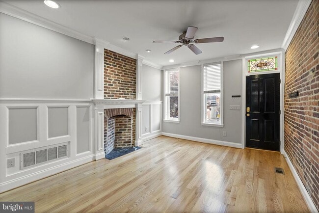Photo - 3215 Fleet St