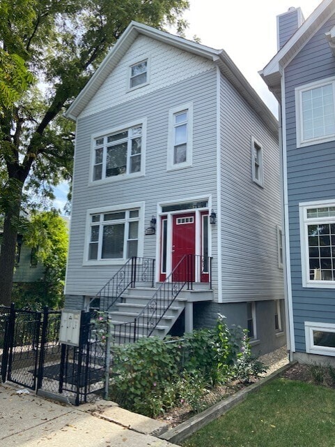 Building Photo - 2229 W Wellington Ave Unit 1