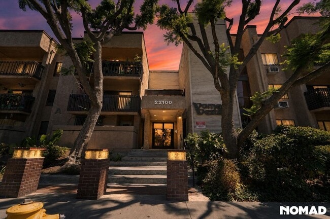 Photo - 22100 Burbank Blvd