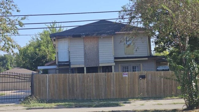 Building Photo - 6502 W Montgomery Rd