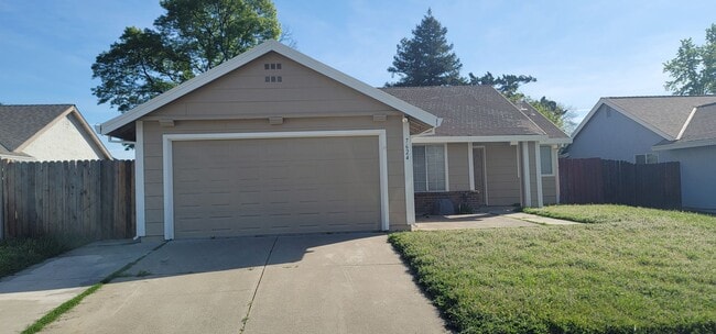 Building Photo - House For Rent!