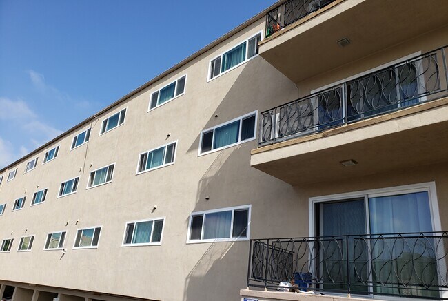 Photo - Bixby Knolls Regency Townhomes Unit 301