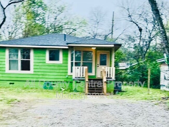 Building Photo - 1811 Courtney Ave